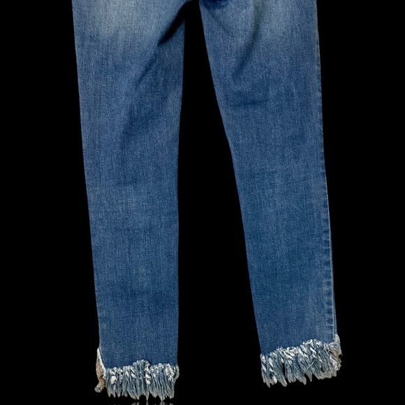 Free People ‘Great Heights’ Frayed Hem Skinny Jeans in Medium Wash Blue Size 26 - Picture 14 of 14